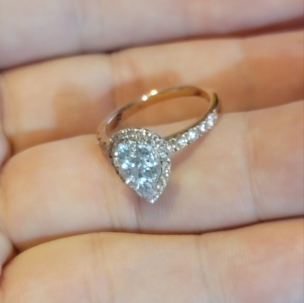 14kt Gold & Diamonds Ring 6.5 - Picture 4 of 12